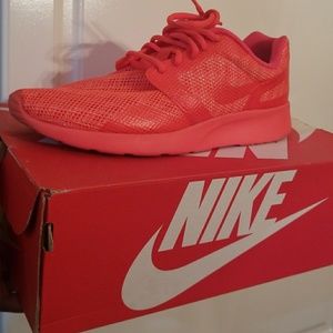 Neon Nike Kaishi shoes